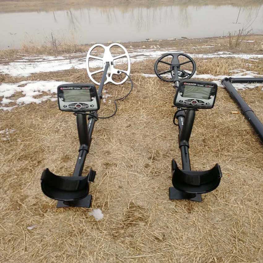 追逐者進口地下金屬探測器客戶來公司測試購買現場探測器包教包會